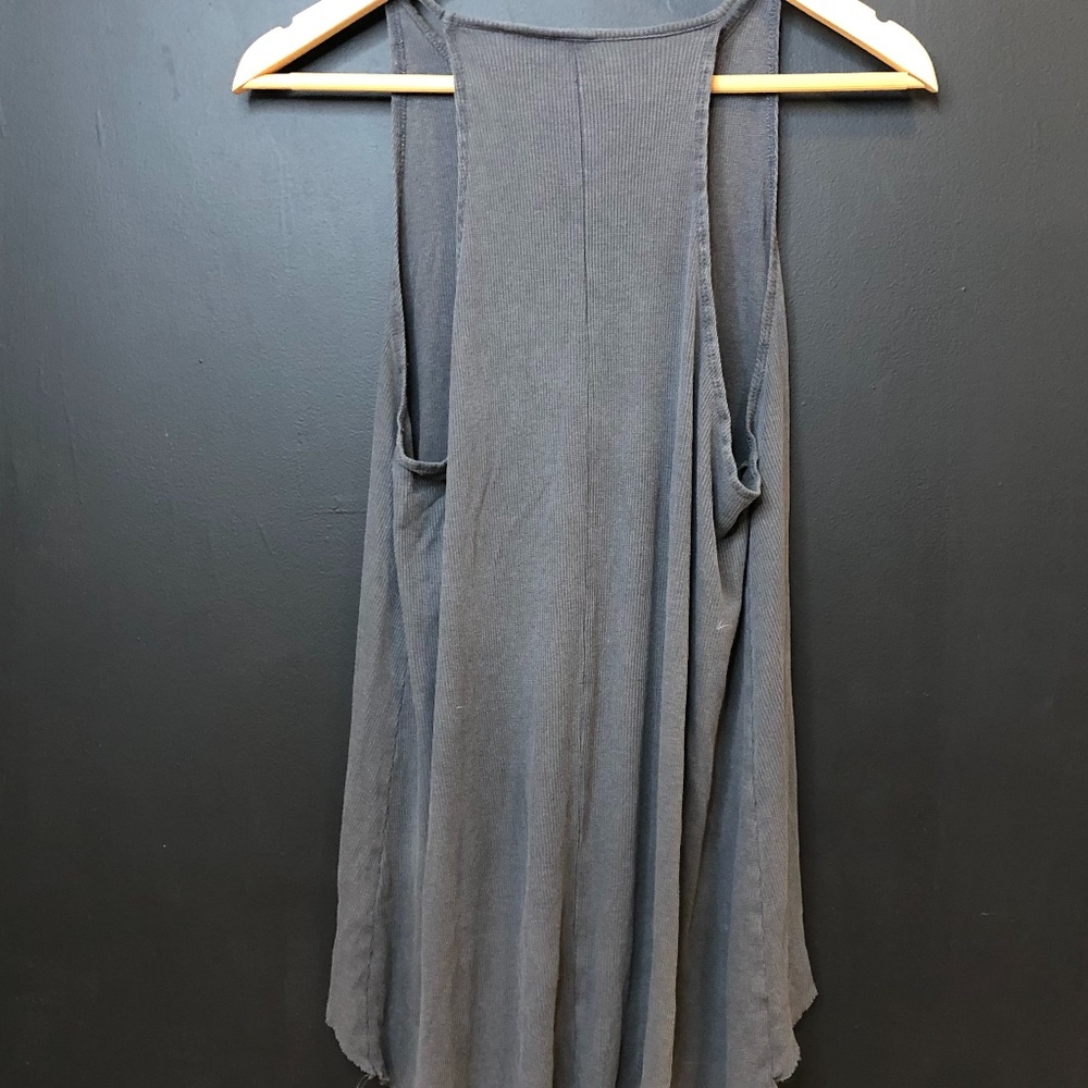 H&M Flowy High-Low Tee - Picture 2 of 3